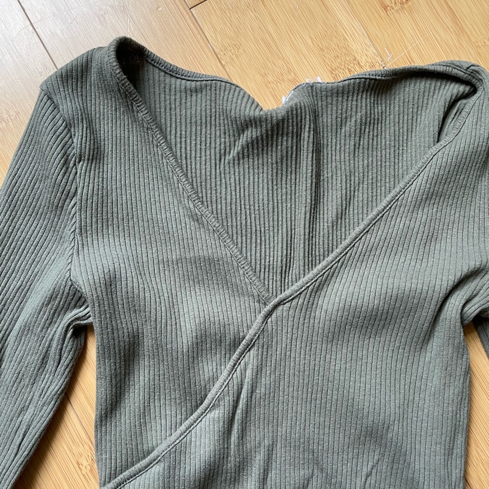 Long sleeve crop